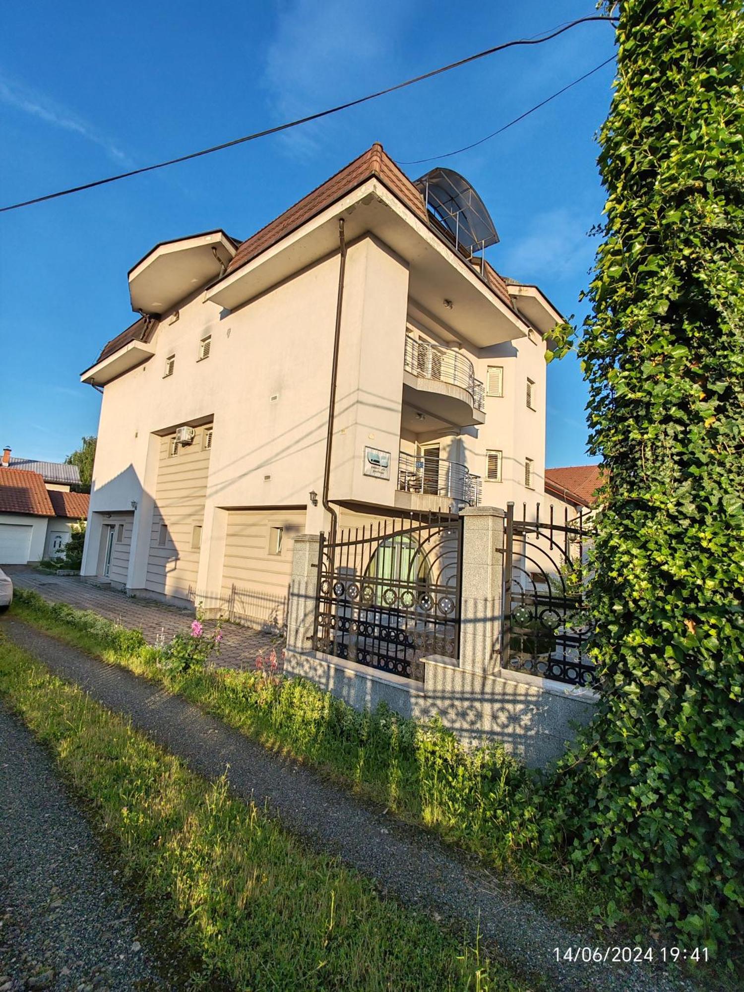 Guesthouse Jelic Teslić Exterior foto